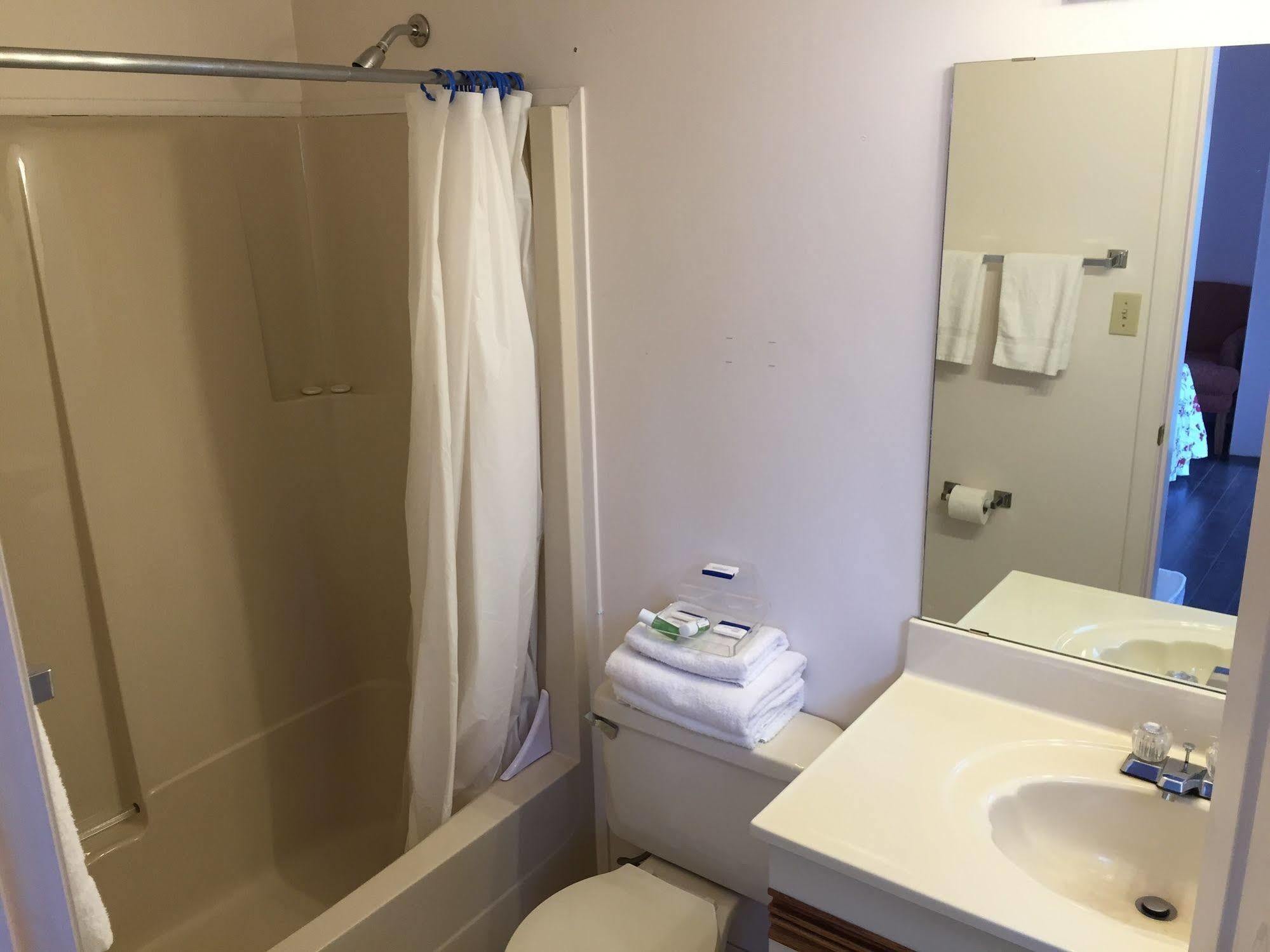 Travellers Rest Motel Salmon Arm Extérieur photo